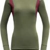 Devold Hiking T-shirts manches longues Femme, olive/rouge -Sous-vêtements Soldes devold hiking ls shirt women lichen beetroot 1